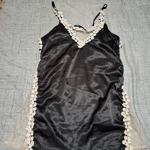 Satin nightgown like new with white flowers and adjustable straps