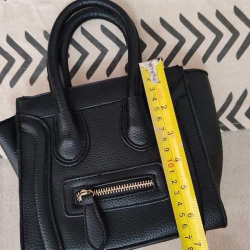 Black women's handbag shoulder bag, missing shoulder strap