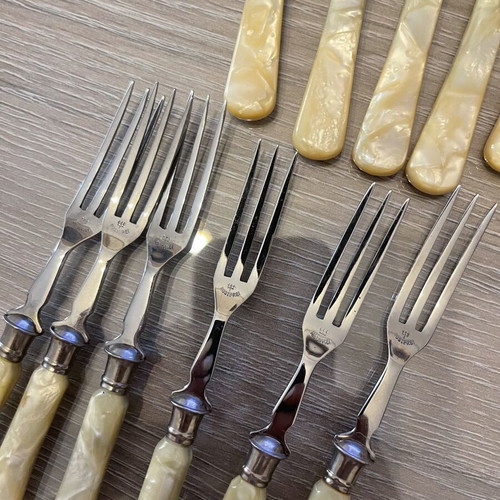 Cutlery set with mother pearl handles, 5 knives and 6 forks, used, vintage