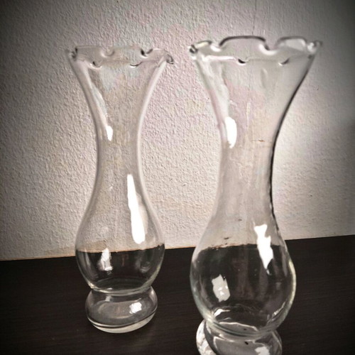 Set of 2 glass transparent flower vases like new