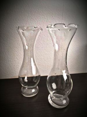 Set of 2 glass transparent flower vases like new