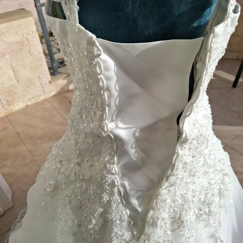 Elegant wedding dress size L white new with storage bag and petticoat