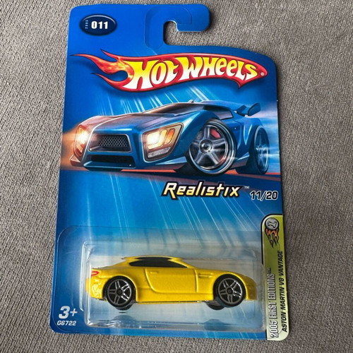 Hot Wheels Aston Martin V8 Vantage 2005 new