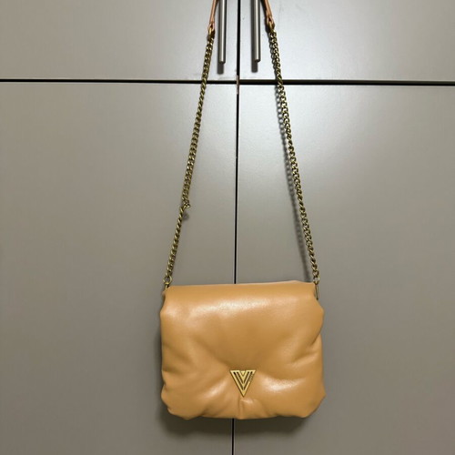 Vicolo beige shoulder bag like new