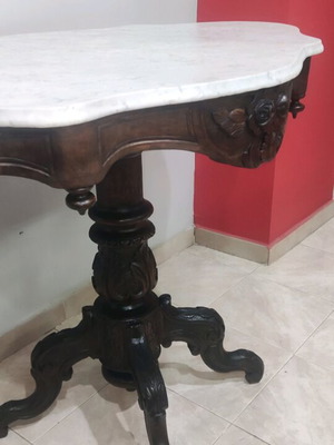 Victorian heart-shaped table with white marble antique from 1900 like new