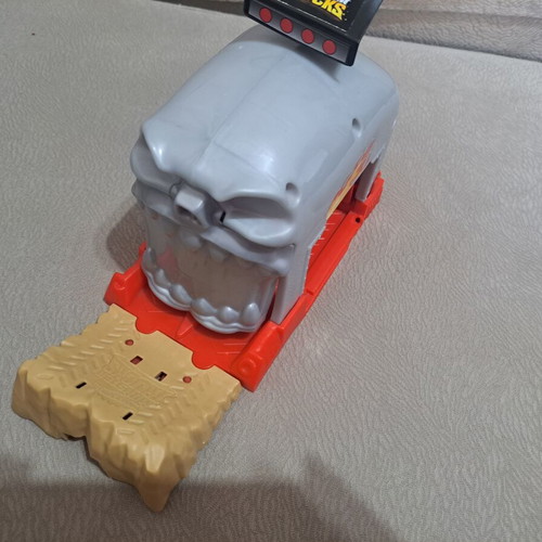 Hot Wheels Monster Trucks Bone Shaker launcher set like new