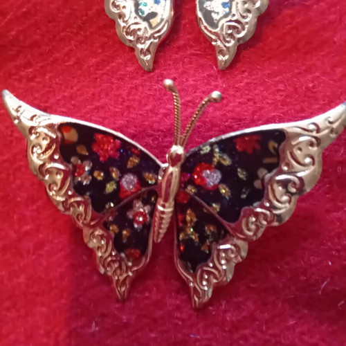 Vintage butterfly brooches like new, colorful