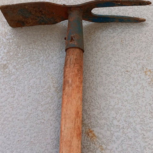 Garden hoe used with wooden handle and double head