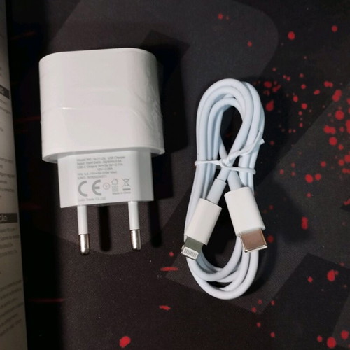 25W PD charger with Lightning cable like new