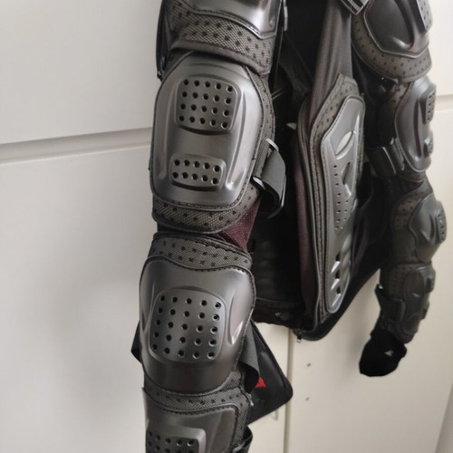 Perforated motorcycle jacket like new with plastic protections, medium size