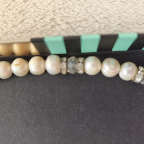 Necklace with pearls and rhinestones used