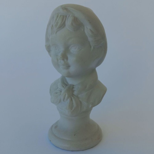 Vintage bust figurine of boy like new