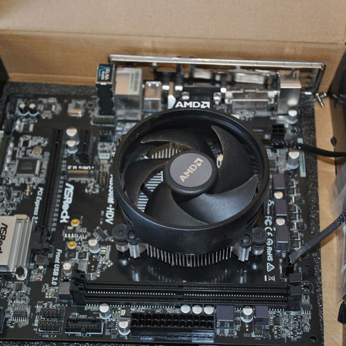 Motherboard με επεξεργαστή AB350M-AMD Ryzen 2200G σαν καινούργιο