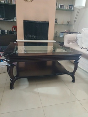 Coffee table 1m x 1m with glass like new