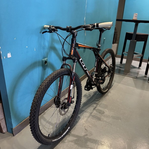 GT Aggressor 2.0 mountain bike used, 26 inch wheels, disc brakes