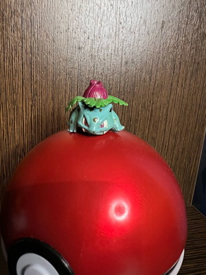 Ivysaur Pokemon figure like new, vinyl quality like TOMY