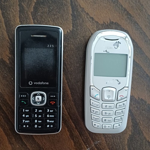 Vodafon and Siemens A70 phones used, for parts or collection