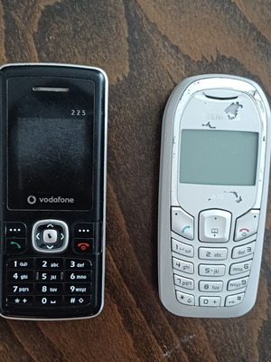 Vodafon and Siemens A70 phones used, for parts or collection