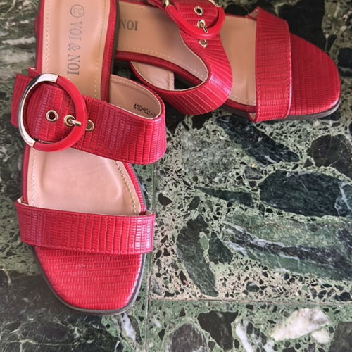 Voi Noi red sandals like new, size 38
