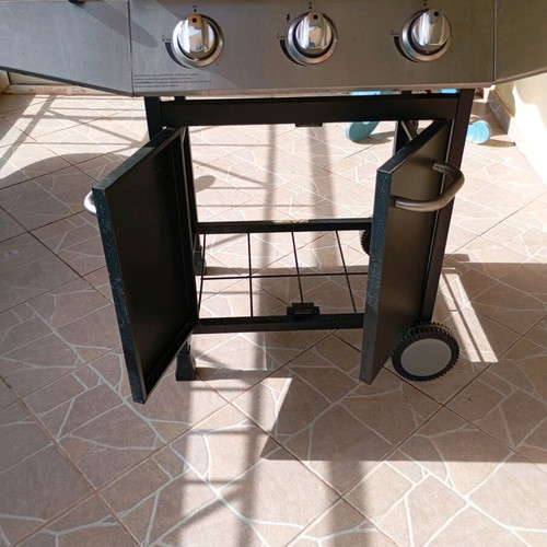Bbq Nattera gas grill 3 burners used with side shelves