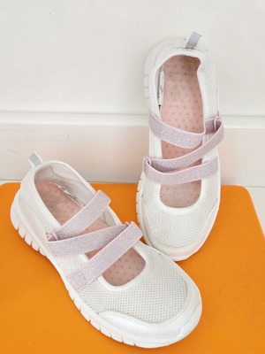 Girls' shoes size 32 white like new