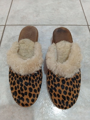 Fur slippers size 36/37