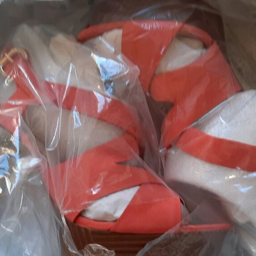 Guess sandals new, size 39, coral color with dust bag