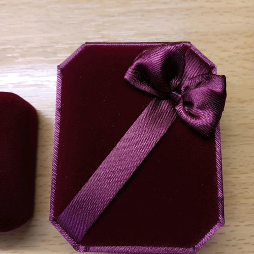 Velvet jewelry boxes new, set of three, red