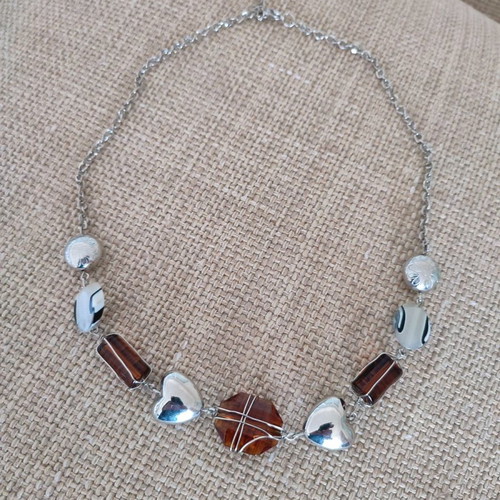 Necklace with silver hearts and honey-colored semi-precious stones new