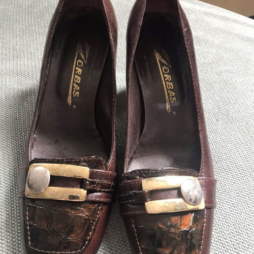 Zorbas Brown Pumps like new Size 38 with Metal Detail