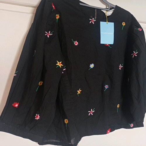 Compañía Fantástica top new with embroidered colorful flowers, size XL
