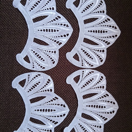Lace set like new, 24 pieces