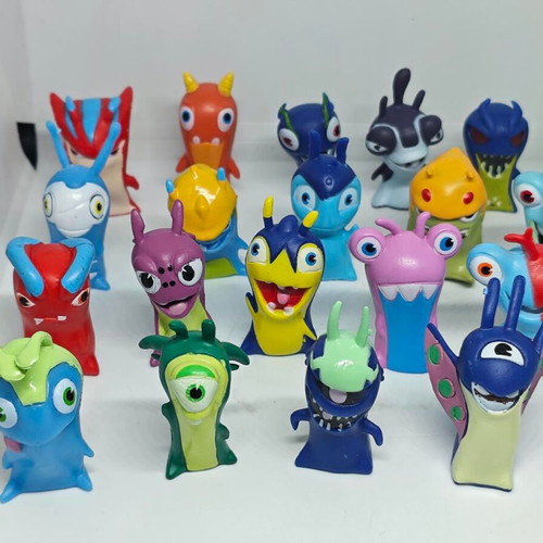 Slugterra figures set like new, collection of 24 pieces
