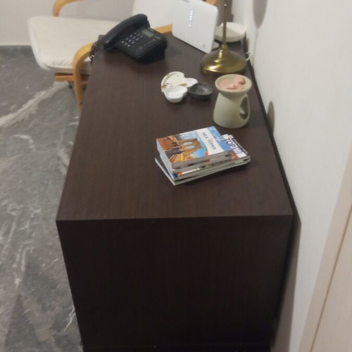 Neoset TV stand with shelf and wheels like new