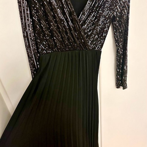 Fullah Sugah long sequin-pleated dress like new, black