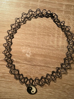 Choker necklace like new