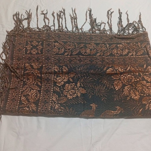 Square tablecloth 1.50x1.50 like new, black-bronze