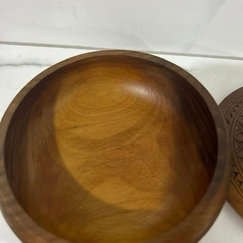 Retro wooden box like new with lid and carving