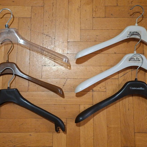 Hangers for jackets and coats used, pack of 6, plastic