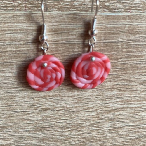 Handmade clay earrings in candy shape red and pink