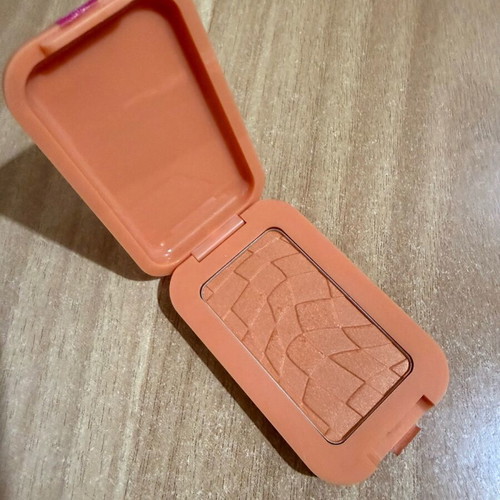 Nyx Buttermelt blush like new, shade 03 Sooner the Butta