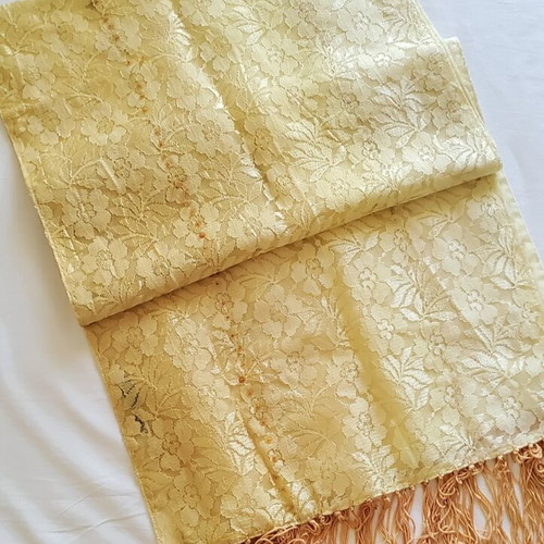 Pashmina scarf like new, gold-beige with fringes by Doca