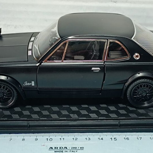 Nissan Skyline GT-R 1972 model 1:24 scale new with opening parts