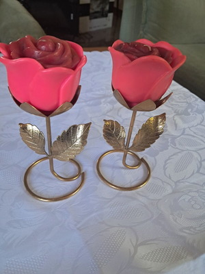 Avon vintage rose candle holder set with candles from 1970, like new