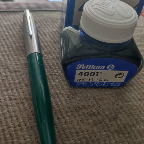 Vintage Parker 21 fountain pen with Pelikan 4001 ink