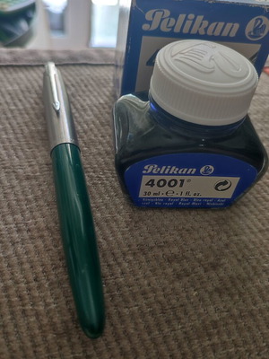 Vintage Parker 21 fountain pen with Pelikan 4001 ink