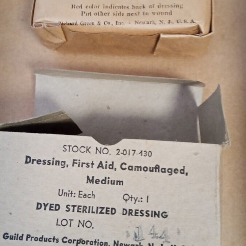 US Army WWII 1944 Field Dressing Medium size collectible, like new