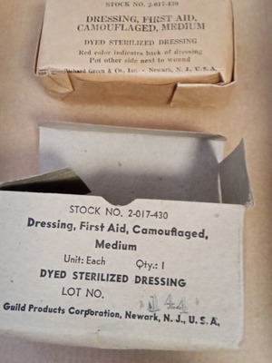 US Army WWII 1944 Field Dressing Medium size collectible, like new