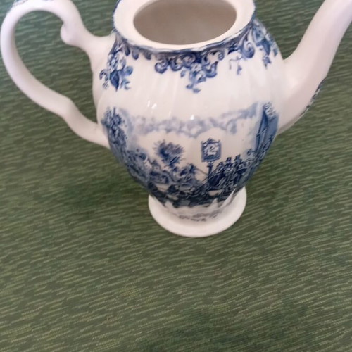 Vintage English teapot without lid, like new