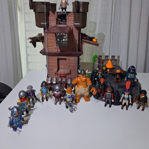 Playmobil 9340 like new, with missing parts and extras